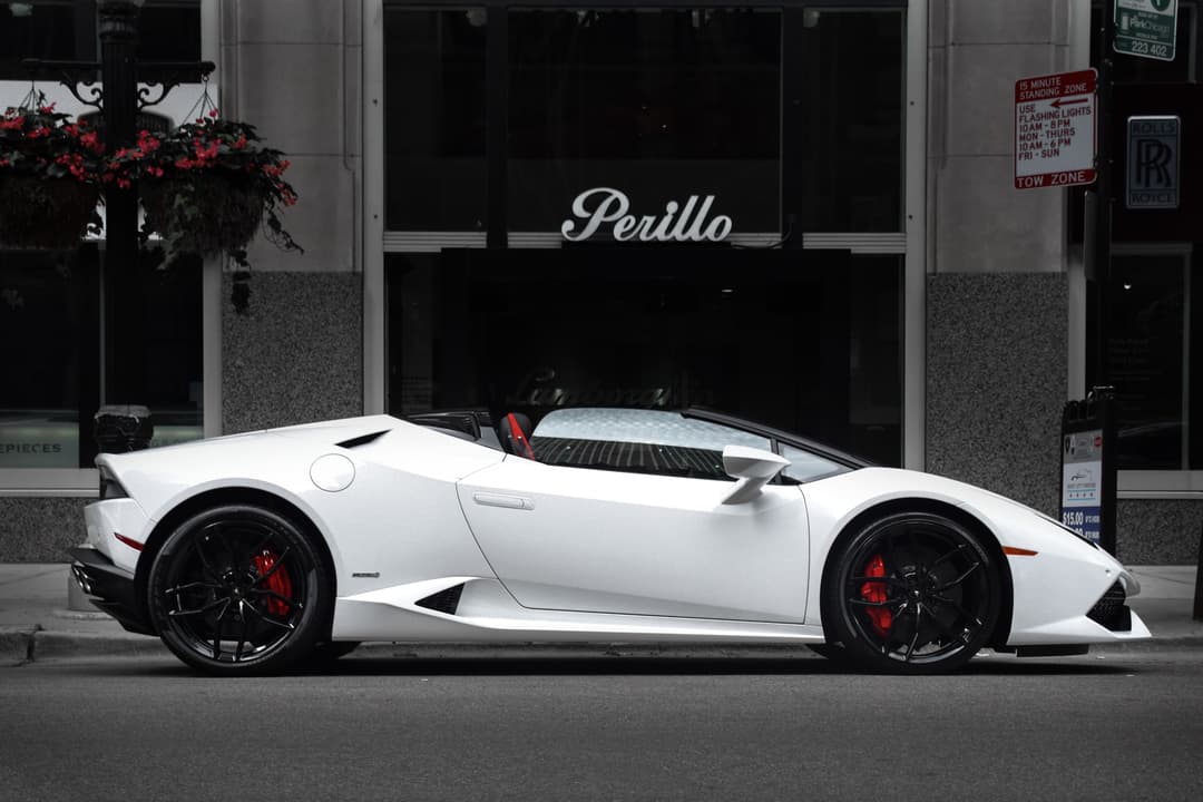 Side profile photography of a white Lamborghini Huracan